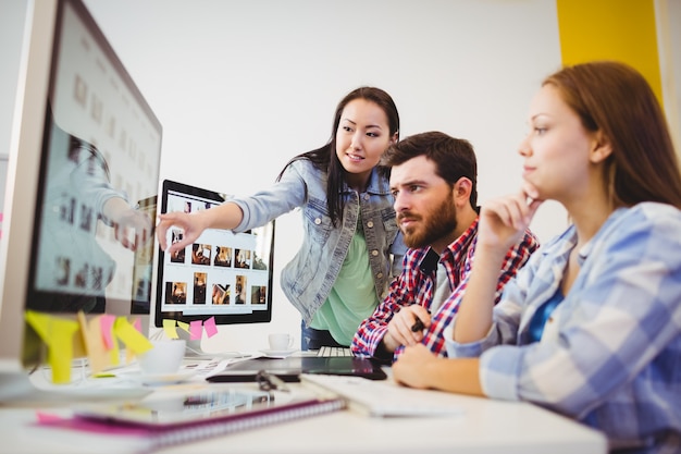 businesswoman showing computer screen coworkers 107420 46892.jpg